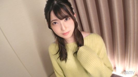 SIRO-4717 【First Time】【Serious Nurse】【Transparent Snow White Skin】A new nurse with little experience appears, living a busy daily life. She reveals her fair skin hidden under her white coat in front of the camera, shaking her beautiful ass while enjoying 