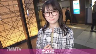 200GANA-3242 マジ軟派、初撮。 2191 イチゴをエサにメガネが似合う色白の真面目系素人をナンパ！見た目に反して不倫経験あり！パンツの下はアナルまでビッチリの剛毛！真面目だから要求されるとアナルまでルまで舐めちゃう従順っぷり！最後は俺の練乳をお顔にお見舞いしてやったw
