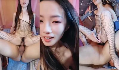 高顏值黑絲禦姐全程露臉伺候大哥激情啪啪,口交大雞巴好騷啊,讓大哥額無套爆草
