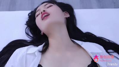 Xingba Mediaの「美しいレポーターのインタビュー体験」は、レイプされた男性アーティストにインタビューし、彼の体を独占的な啓示と交換しました