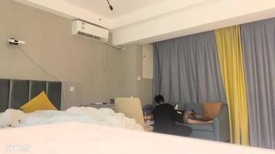 2022.10.3, [대조 동급생 Tanhua], 순수하고 아름다운 정솽처럼 보이는 학생 소녀, 그 남자는 미리 큰 검은 황소를 준비했습니다