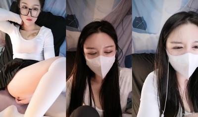 Black Frame Glasses Internet Celebrity Stunner! Clean White Tiger Beauty Pussy! Vibrator Rubs And Inserts, Pulls And Vibrates Clit