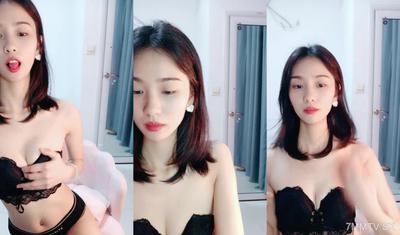 Goddess of perfection! [A bang bang] Perfect figure, slim. Drooling, looks so pure, this pubic hair grows too wild