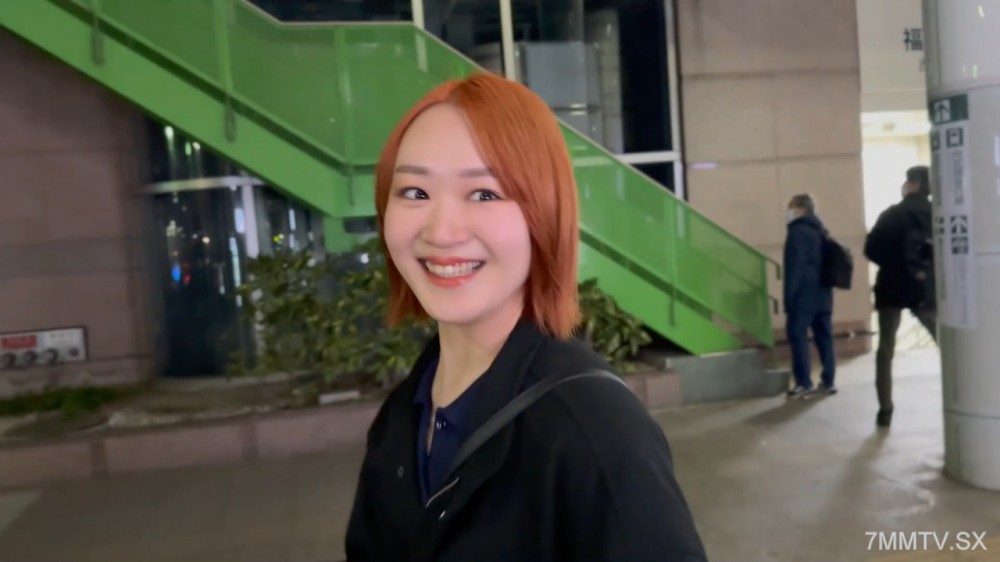 fc2-ppv 4936328 跟女大生一起去聖誕節旅遊時順便拍了AV，內射了