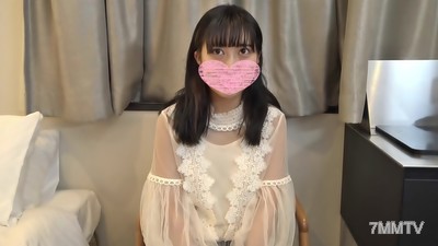 fc2-ppv 2306598 18歲的BA志願者，純情可愛的學生。人生第一次的生殖性行為讓她感到非常刺激，興奮不已！沒有許可就射精在裡面了。