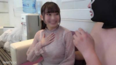 fc2-ppv 4569259 【初拍／雙發射】童顏可愛的18歲G罩杯咖啡店員。柔軟包覆的白皙身體。緊緻有彈性的陰道內射精。