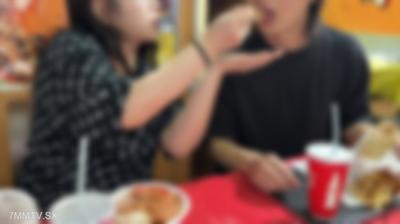 fc2-ppv 4575806 （單點·限量）三人好好地和他的女友一起吃飯，然後在眼前被NTR